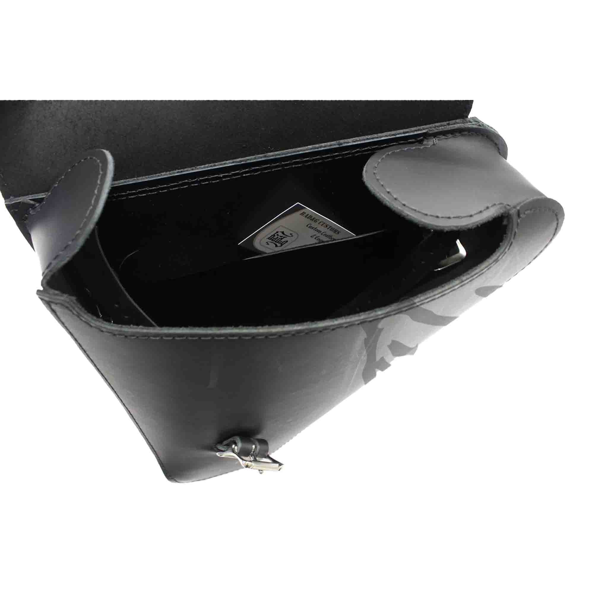 Upgrade your Harley-Davidson® Dyna with the DR03 Dyna Right Side Solo Bag. Hand crafted in USA with premium leather and top quality hardware. Durable and stylish, it's the perfect fit for your motorcycle.